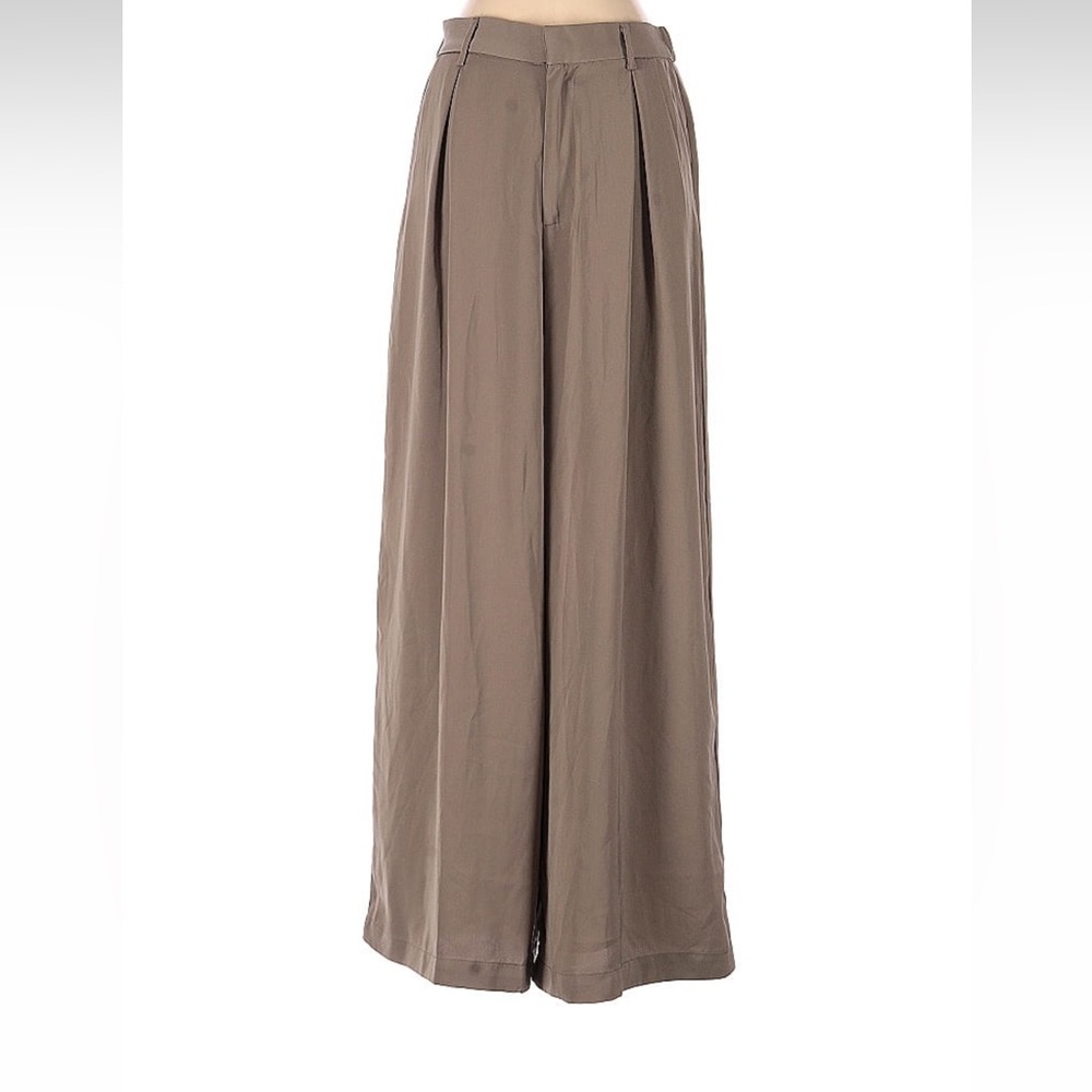 Pleated dress pants